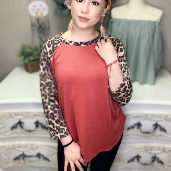 The Modern Anchor Tops - Leopard Raglan Contrast Tee in Papaya